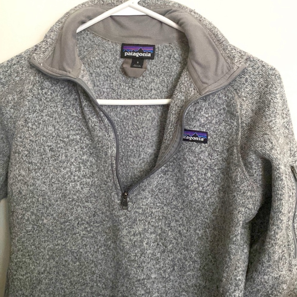 North Face Size Small Women’s Zip Up sweater.